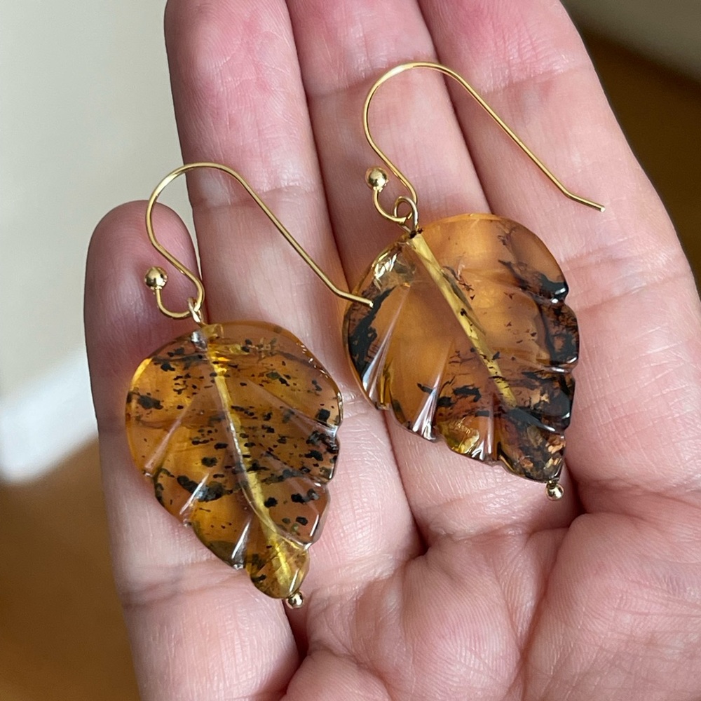 Natural honey amber carved leaf 18K gold plated drop earrings - Picture 2 of 7
